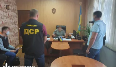 Привласнення 250 000 гривень виділених на зарплату – ДБР повідомило про підозру начальнику та двом працівникам виправної установи
